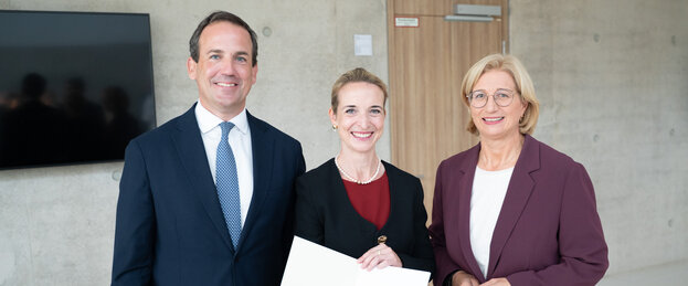 Aufsichtsratsvorsitzender David Lindemann mit Prof. Dr. Dr. Stephanie Tritt und Ministerpräsidentin Anke Rehlinger