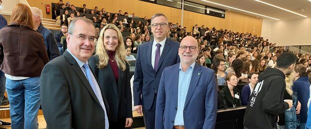 Gruppenbild bei der Erstsemesterbegrüßung