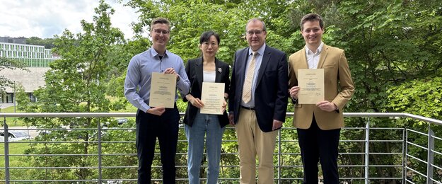 Die Preisträger des Calogero-Pagliarello-Preises mit Dekan Prof. Hannig